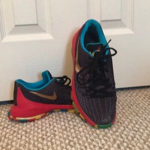 NIKE KD 8 GS Size 7Y black multi color shoes.